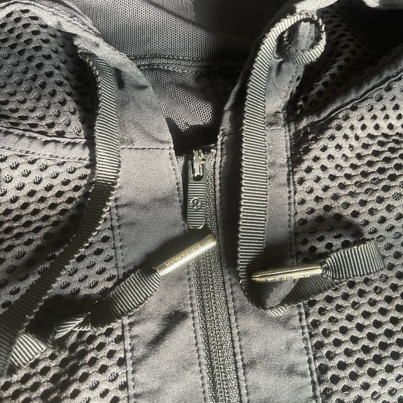 Lululemon Mesh on Mesh Jacket - Picture 11 of 15
